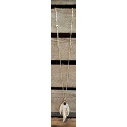 Guld halskde med 3 bladet vedhng med sort sten